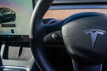 https://vehicle-cdn.autoleague.cloud/32225_81010348_15.jpg