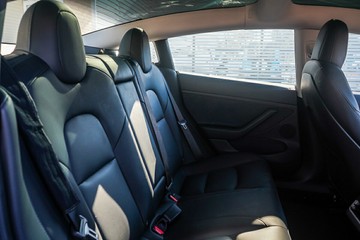 https://vehicle-cdn.autoleague.cloud/32225_81010348_9.jpg