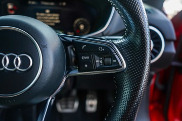 https://vehicle-cdn.autoleague.cloud/32225_81010354_12.jpg