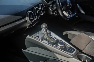 https://vehicle-cdn.autoleague.cloud/32225_81010354_13.jpg