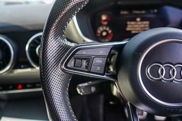 https://vehicle-cdn.autoleague.cloud/32225_81010354_15.jpg