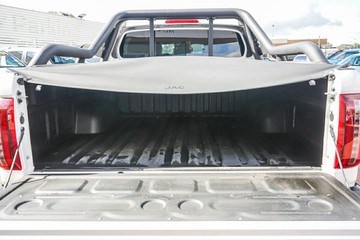 https://vehicle-cdn.autoleague.cloud/32225_81010355_11.jpg