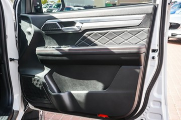 https://vehicle-cdn.autoleague.cloud/32225_81010355_12.jpg