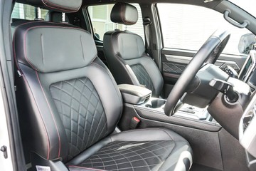 https://vehicle-cdn.autoleague.cloud/32225_81010355_14.jpg