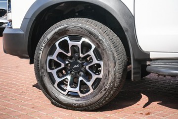 https://vehicle-cdn.autoleague.cloud/32225_81010355_5.jpg