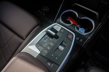 https://vehicle-cdn.autoleague.cloud/32225_81010357_18.jpg