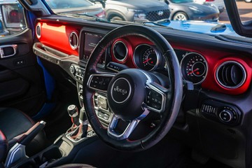 https://vehicle-cdn.autoleague.cloud/32225_81010364_12.jpg