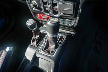 https://vehicle-cdn.autoleague.cloud/32225_81010364_17.jpg