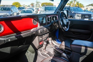 https://vehicle-cdn.autoleague.cloud/32225_81010364_18.jpg
