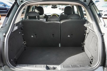 https://vehicle-cdn.autoleague.cloud/32225_81010368_10.jpg