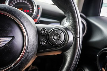 https://vehicle-cdn.autoleague.cloud/32225_81010368_16.jpg