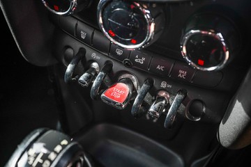https://vehicle-cdn.autoleague.cloud/32225_81010368_19.jpg