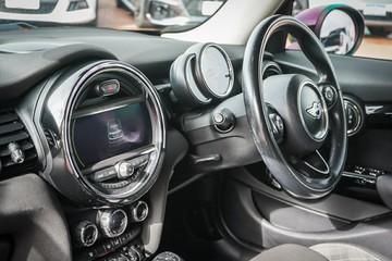 https://vehicle-cdn.autoleague.cloud/32225_81010368_22.jpg