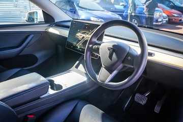 https://vehicle-cdn.autoleague.cloud/32225_81010369_12.jpg
