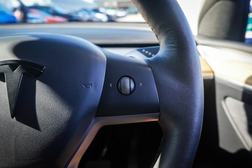 https://vehicle-cdn.autoleague.cloud/32225_81010369_15.jpg