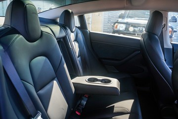 https://vehicle-cdn.autoleague.cloud/32225_81010379_9.jpg