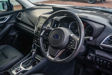 https://vehicle-cdn.autoleague.cloud/32225_81010383_13.jpg