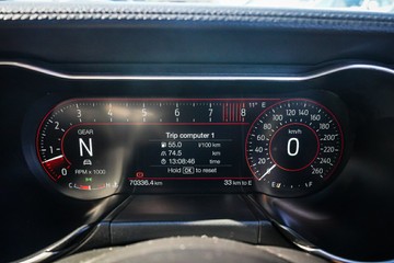 https://vehicle-cdn.autoleague.cloud/32225_81010388_14.jpg