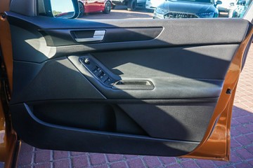https://vehicle-cdn.autoleague.cloud/32225_81010390_12.jpg