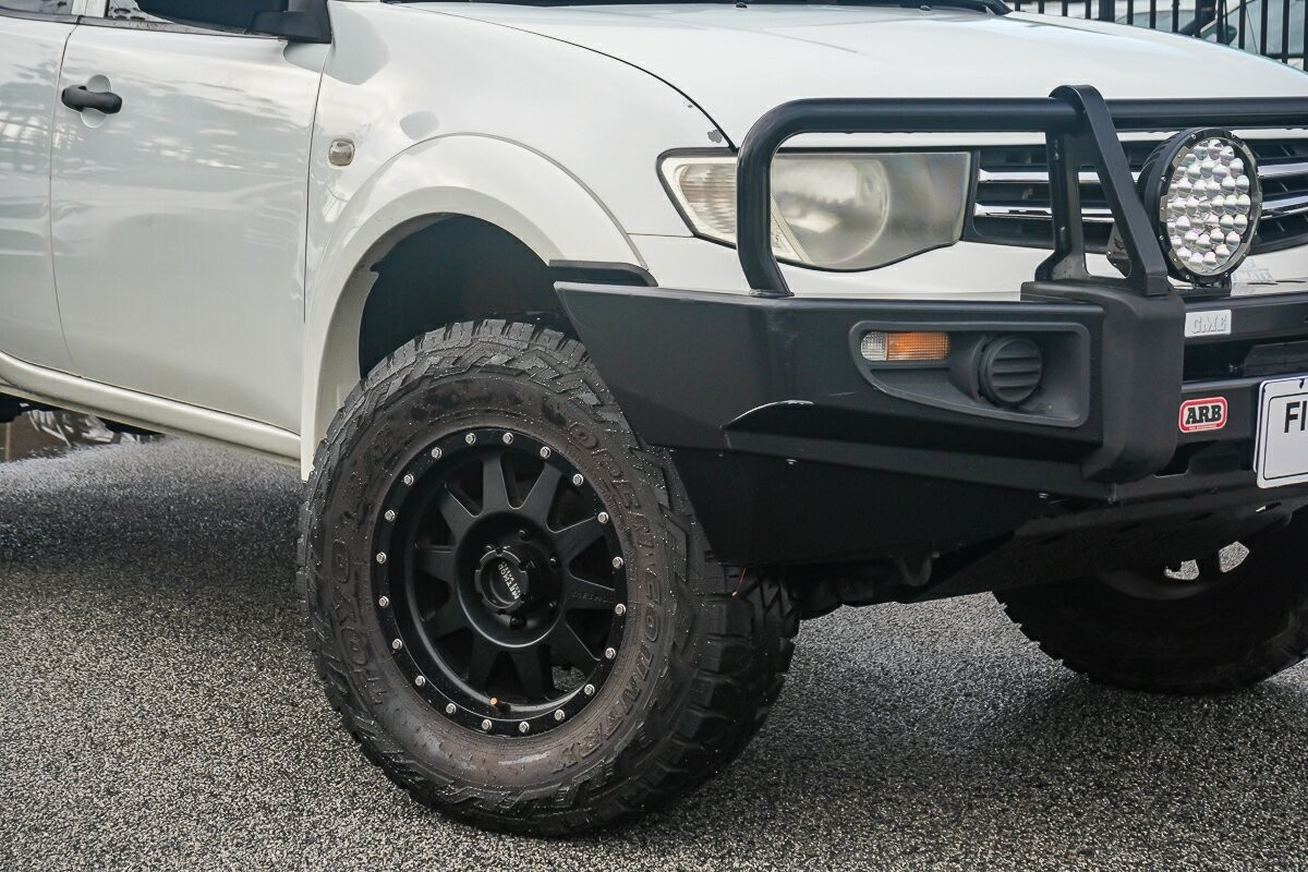 Mitsubishi Triton image 2