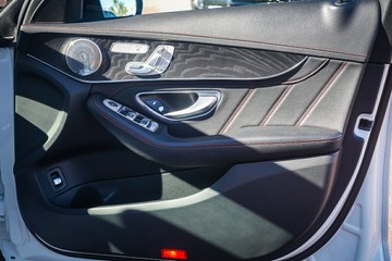 https://vehicle-cdn.autoleague.cloud/32225_81010434_12.jpg