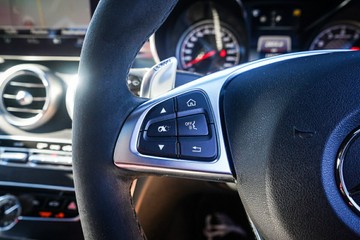 https://vehicle-cdn.autoleague.cloud/32225_81010434_16.jpg