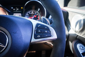 https://vehicle-cdn.autoleague.cloud/32225_81010434_17.jpg