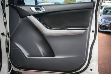 https://vehicle-cdn.autoleague.cloud/32225_81010437_11.jpg