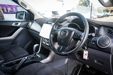 https://vehicle-cdn.autoleague.cloud/32225_81010437_12.jpg