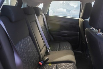 https://vehicle-cdn.autoleague.cloud/32225_81010454_9.jpg