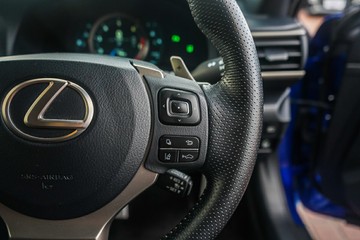https://vehicle-cdn.autoleague.cloud/32225_81010469_12.jpg