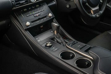 https://vehicle-cdn.autoleague.cloud/32225_81010469_21.jpg