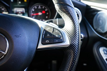 https://vehicle-cdn.autoleague.cloud/32225_81010471_17.jpg