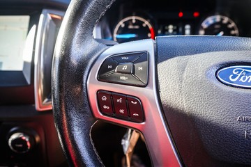 https://vehicle-cdn.autoleague.cloud/32225_81010472_15.jpg