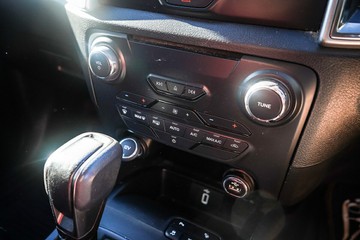 https://vehicle-cdn.autoleague.cloud/32225_81010472_19.jpg