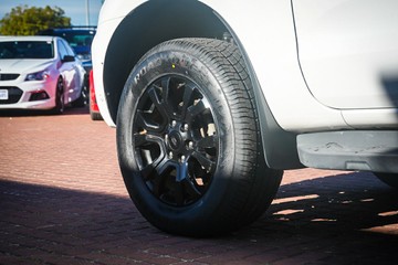 https://vehicle-cdn.autoleague.cloud/32225_81010472_5.jpg
