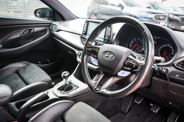 https://vehicle-cdn.autoleague.cloud/32225_81010477_12.jpg