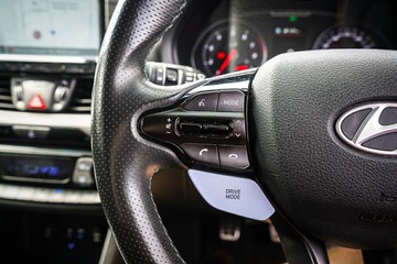 https://vehicle-cdn.autoleague.cloud/32225_81010477_15.jpg