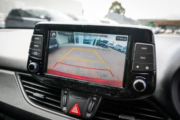 https://vehicle-cdn.autoleague.cloud/32225_81010477_18.jpg