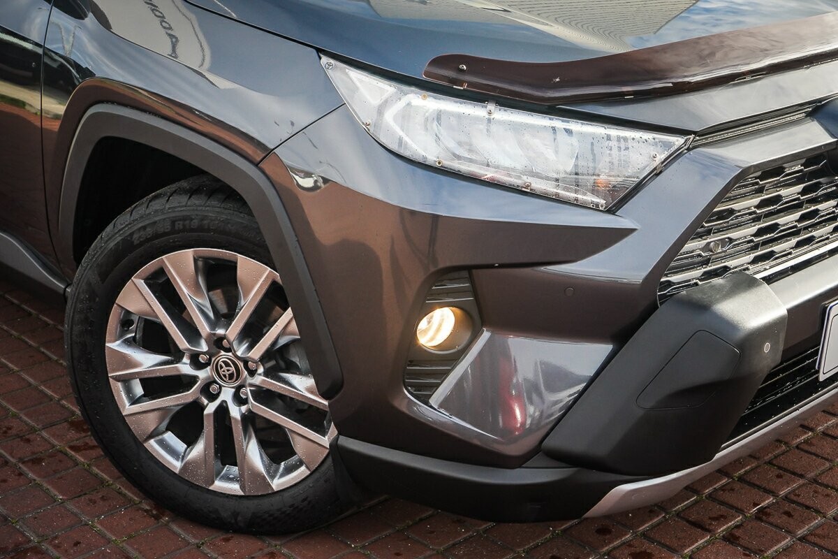 Toyota Rav4 image 2