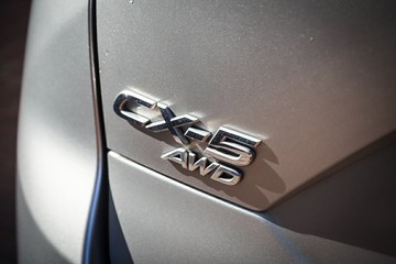 https://vehicle-cdn.autoleague.cloud/32225_81010493_9.jpg
