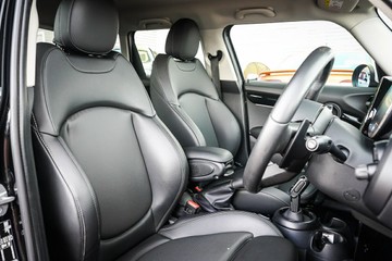 https://vehicle-cdn.autoleague.cloud/32225_81010497_13.jpg
