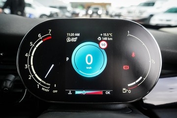 https://vehicle-cdn.autoleague.cloud/32225_81010497_14.jpg