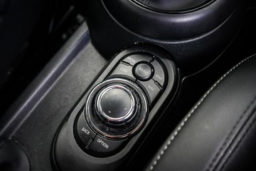 https://vehicle-cdn.autoleague.cloud/32225_81010497_20.jpg