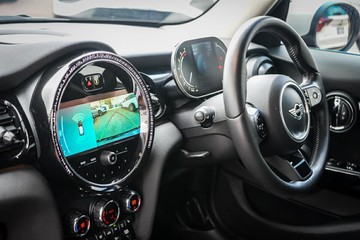 https://vehicle-cdn.autoleague.cloud/32225_81010497_22.jpg