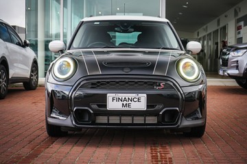https://vehicle-cdn.autoleague.cloud/32225_81010497_3.jpg