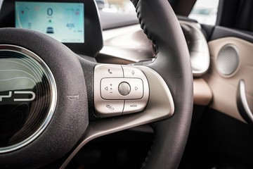 https://vehicle-cdn.autoleague.cloud/32225_81010503_16.jpg