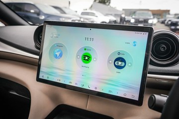 https://vehicle-cdn.autoleague.cloud/32225_81010503_17.jpg