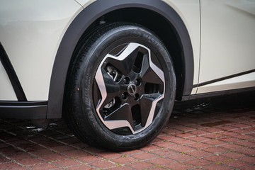 https://vehicle-cdn.autoleague.cloud/32225_81010503_5.jpg