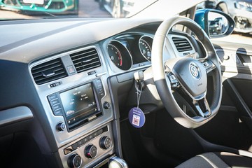 https://vehicle-cdn.autoleague.cloud/32225_81010508_21.jpg